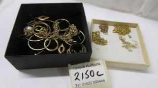 A quantity of yellow metal jewellery and chains, a/f.