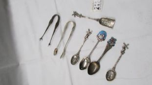 A quantity of silver spoon and silver sugar nips, 91 grams.