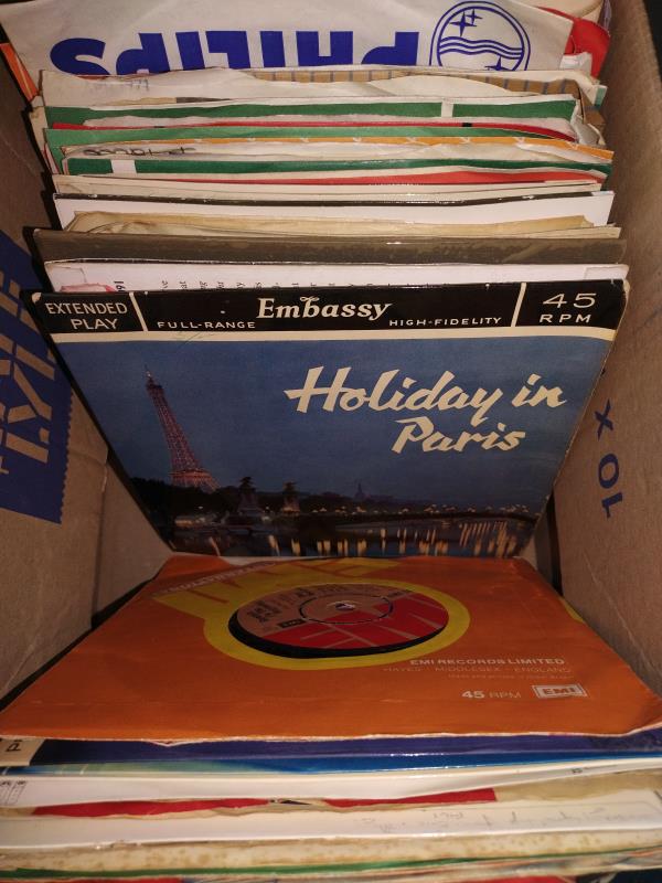 A box of 45rpm records - Image 5 of 7