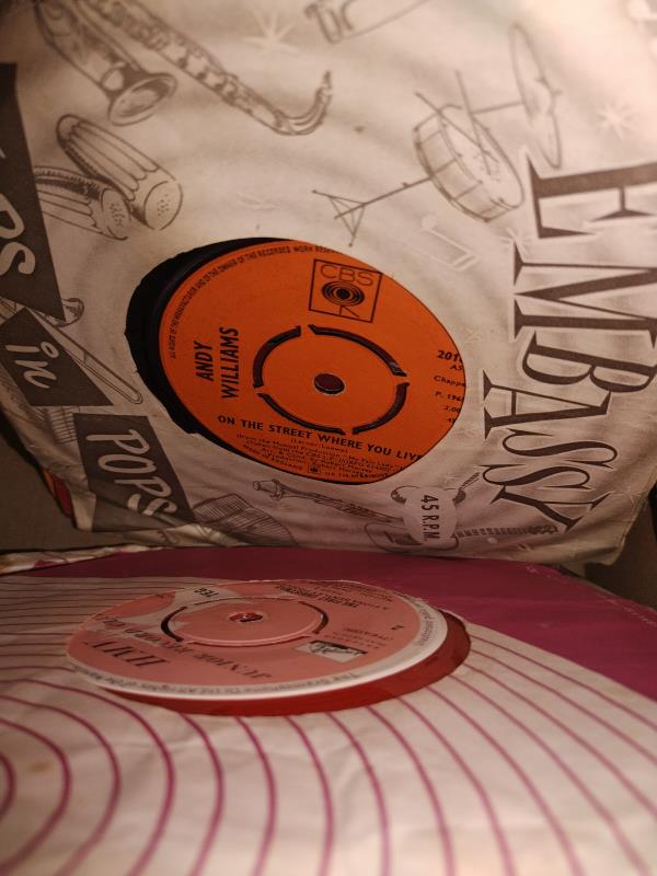 A box of 45rpm records - Image 7 of 7