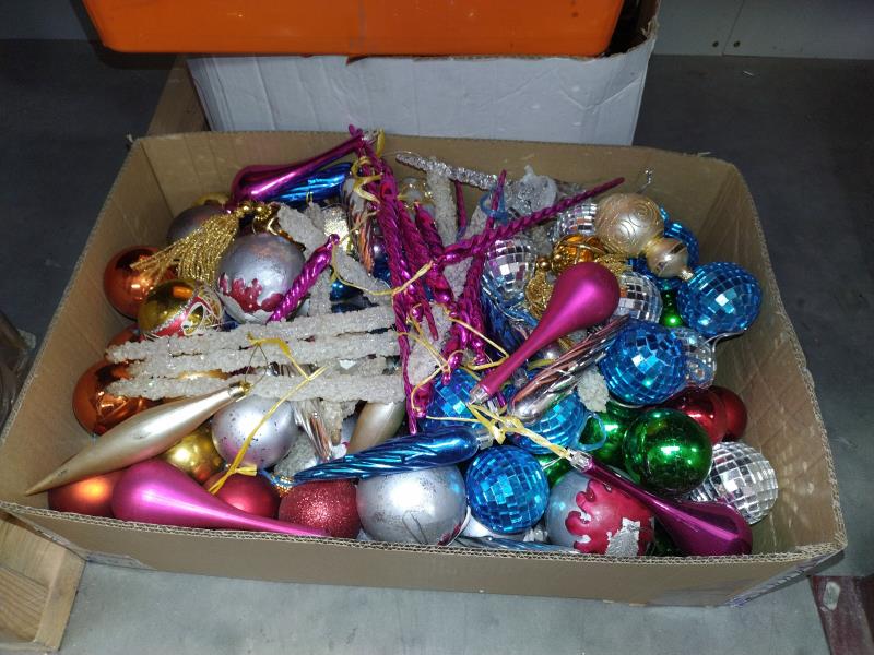 A very good large quantity of Christmas decorations including baubles, lights, trees & figures etc. - Image 13 of 17