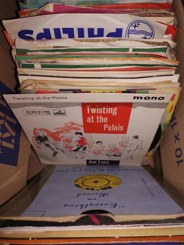 A box of 45rpm records - Image 6 of 7