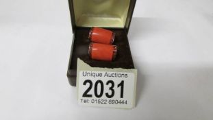 A good quality pair of 18ct gold coral and ruby cuff links, total weight 20 grams.