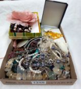 A mixed lot of necklaces & other jewellery