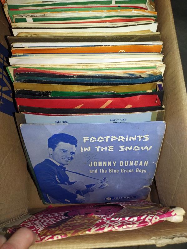 A box of 45rpm records - Image 2 of 7