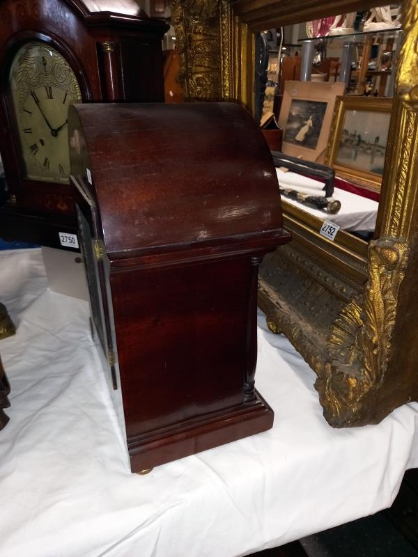 A mahogany 8 day bracket clock. In working order. - Image 5 of 7