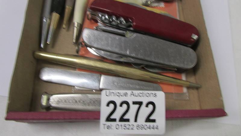 A mixed lot of pen knives and propelling pencils etc. - Image 4 of 4