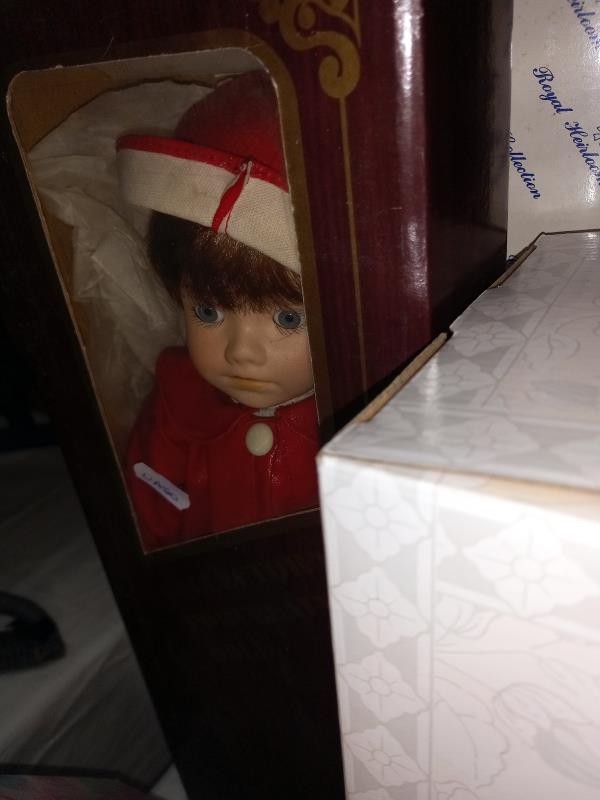 9 boxed porcelain collector doll's - Image 3 of 7