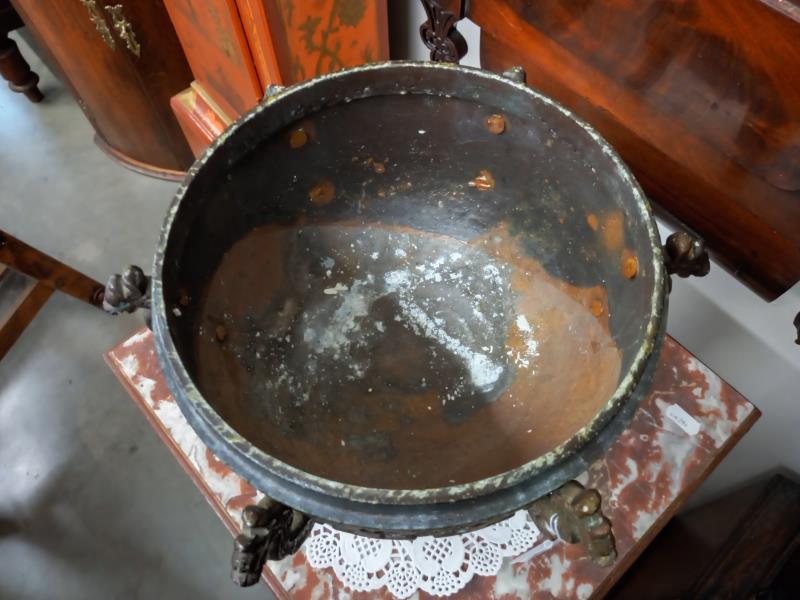 A Chinese lidded cauldron on three feet. - Image 4 of 4