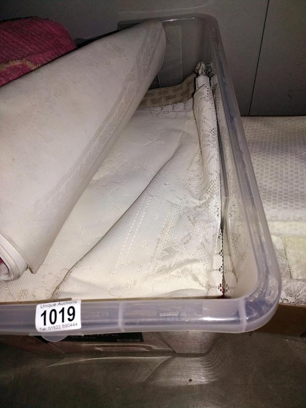 2 boxes containing single candewick duvet cover, curtains, net curtains, throw etc - Image 2 of 3