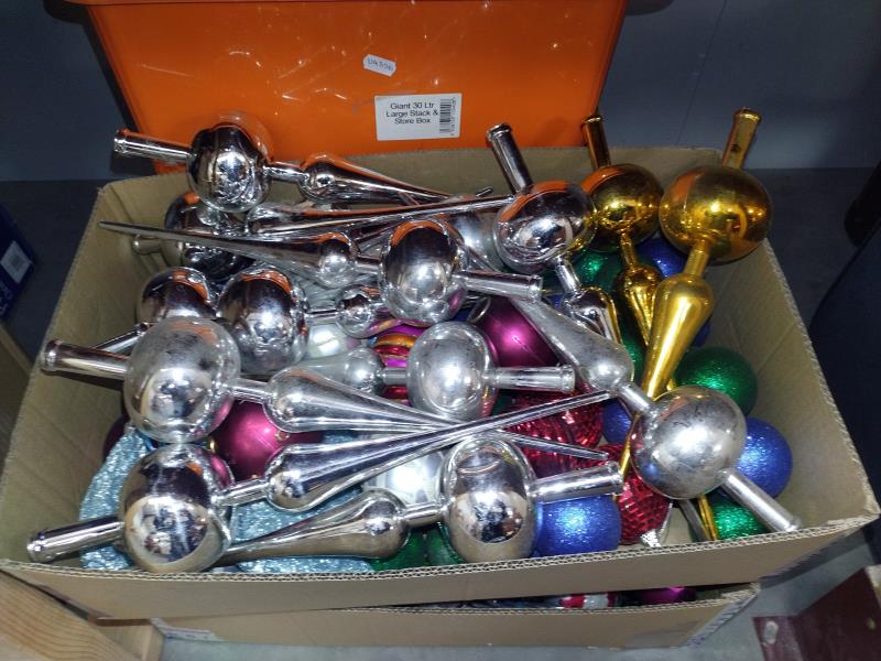 A very good large quantity of Christmas decorations including baubles, lights, trees & figures etc. - Image 14 of 17