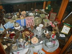 A mixed lot of mainly dolls house items.