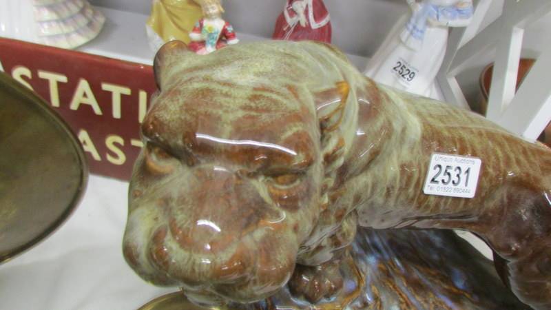A ceramic figure of a tiger. COLLECT ONLY. - Image 2 of 2