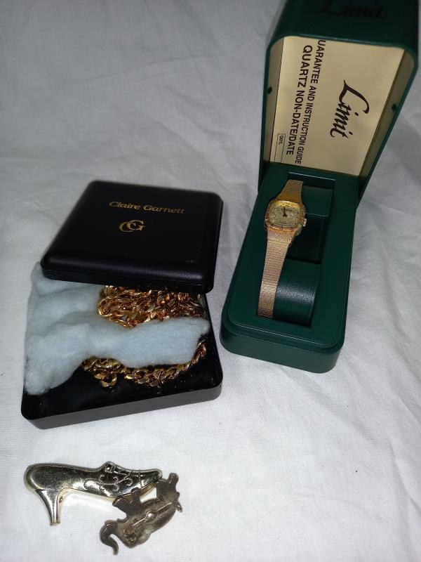 A quantity of costume jewellery including watches etc. - Image 4 of 5