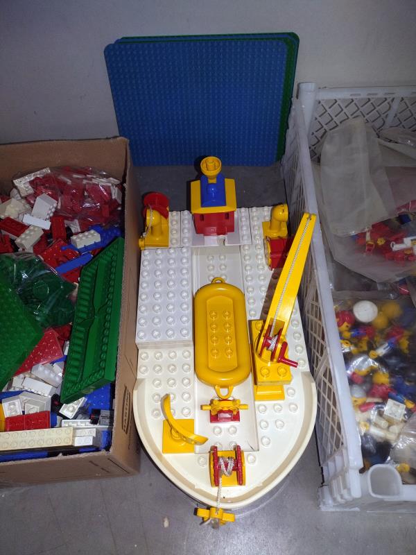 A good collection of early Lego plus a Duplo boat - Image 5 of 6