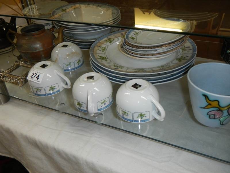 A mixed lot of tea ware.