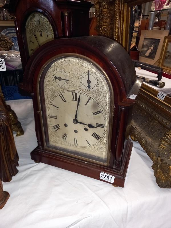 A mahogany 8 day bracket clock. In working order. - Image 3 of 7