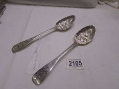 A pair of Georgian silver fruit spoons.