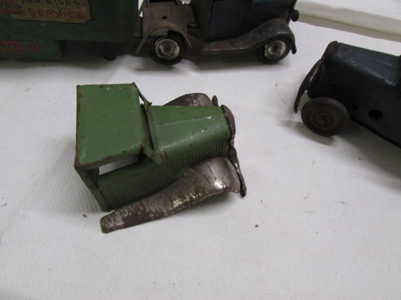 Two tin plate Triang Minic lorries and a cab. - Image 4 of 4