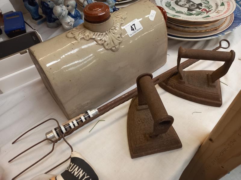 A stoneware footwarmer bottle, toasting fork, fire poker and 2 irons. - Image 2 of 2