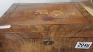 A marquetry inlaid box inlaid with maple walnut, 27 x 19 x 8 cm,