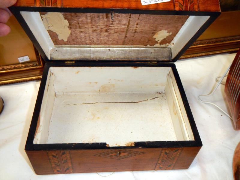 A Victorian inlaid sewing box - Bild 2 aus 2