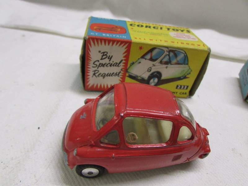 A boxed Corgi 233 Heinkel bubble car, a boxed Austin Healey 300 and an unboxed bond bug. - Image 3 of 4