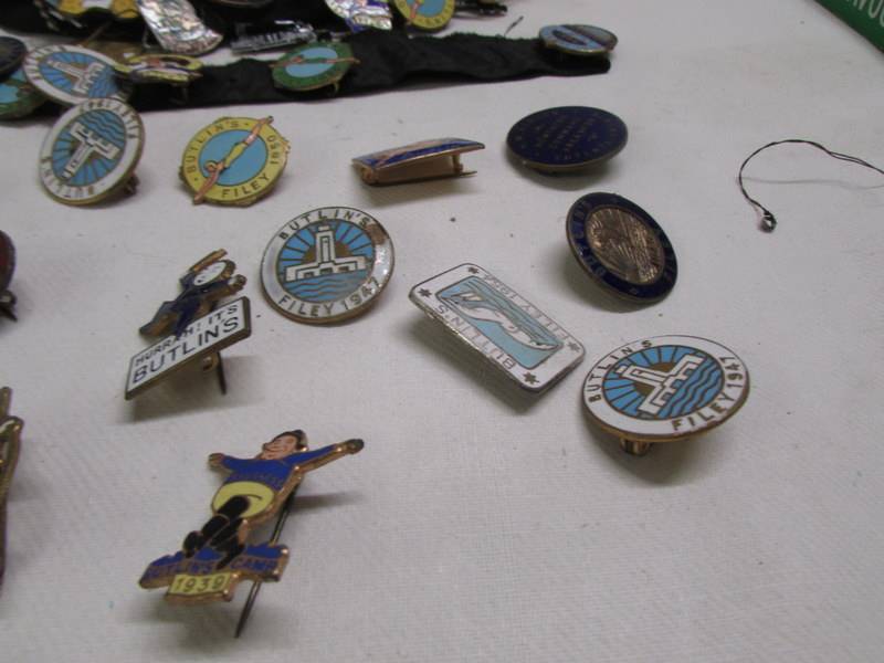 A good collection of 1940/50's Butlin's badges. - Image 3 of 4