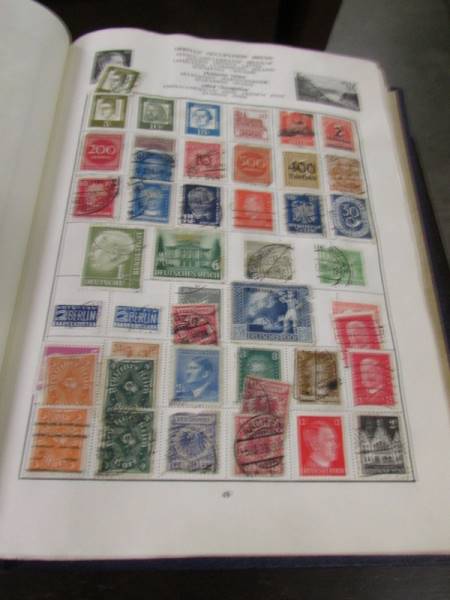 A collection of world stamps in five albums. - Image 10 of 11