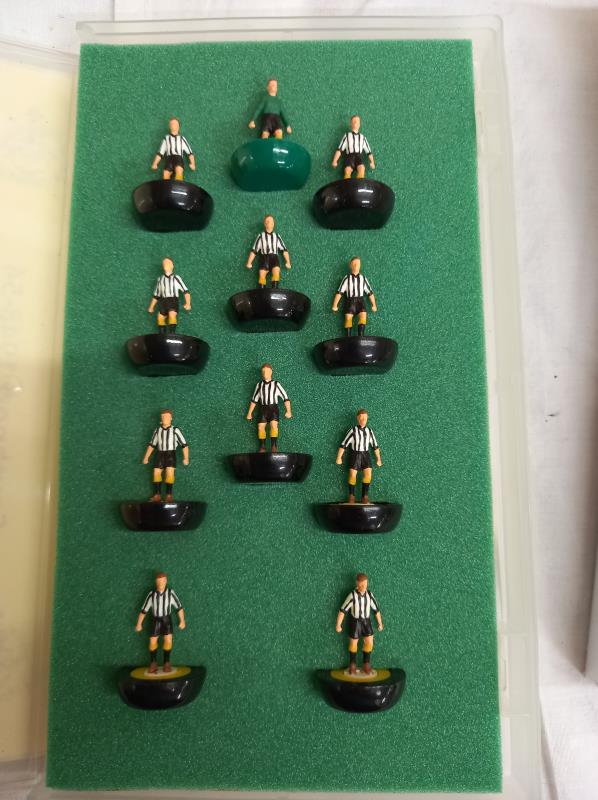 9 Subbuteo special edition teams, including Oldham 2nd, Tranmere Rovers and 5 retro paints, kit - Image 5 of 10