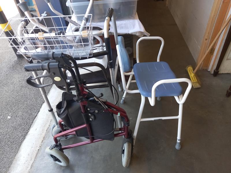 A collection of mobility aids - Image 2 of 3