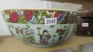 A large Chinese porcelain bowl, a/f.