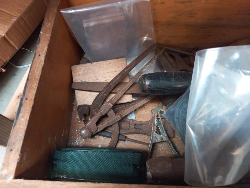 A wooden tool box and contents COLLECT ONLY - Image 4 of 4