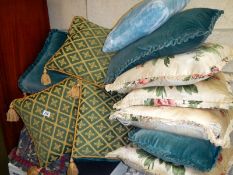 A good selection of 14 cushions