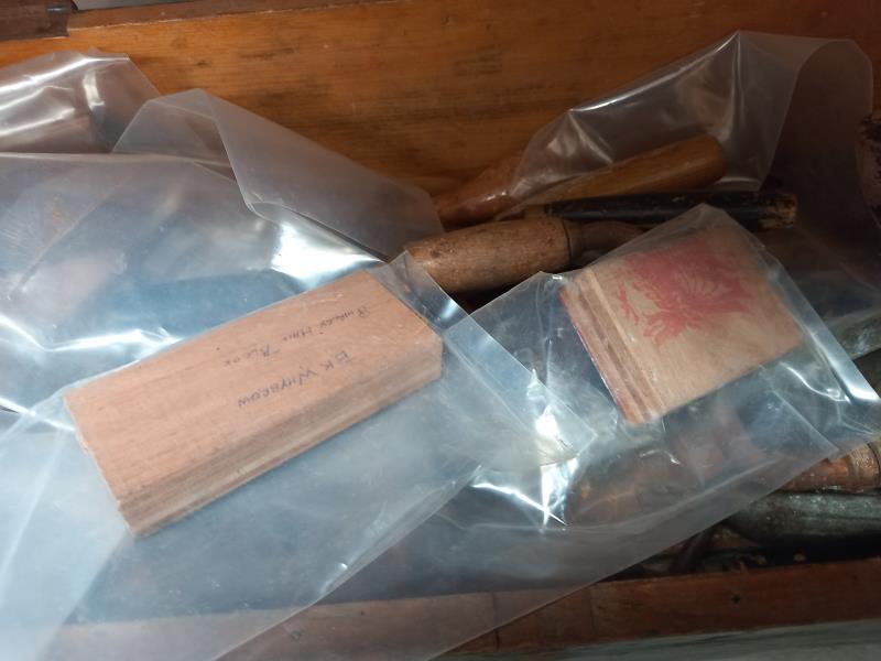 A wooden tool box and contents COLLECT ONLY - Image 3 of 4