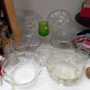 14 pieces of assorted glassware. Collect Only.