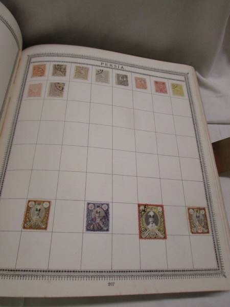 A very good Victorian stamp album of Victorian and early 20th century stamps including GB penny - Bild 31 aus 50