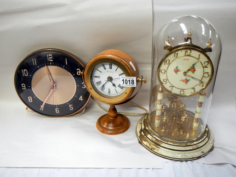 A quantity of mantle clocks including Anniversary. Collect Only.