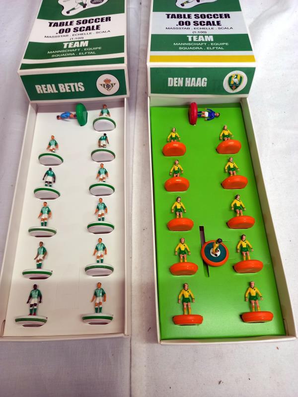 7 boxed table soccer teams (Subbuteo) including Real Betis, Den Haag, Hibernian etc - Image 3 of 5