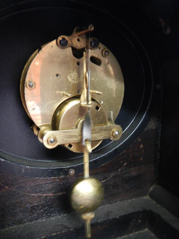 An early 20th century mahogany mantle clock in working order - Image 2 of 2