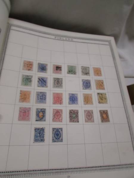 A very good Victorian stamp album of Victorian and early 20th century stamps including GB penny - Bild 9 aus 50