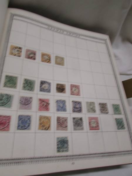 A very good Victorian stamp album of Victorian and early 20th century stamps including GB penny - Bild 12 aus 50