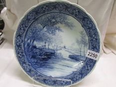 A Delft blue and white charger, 31 cm diameter.