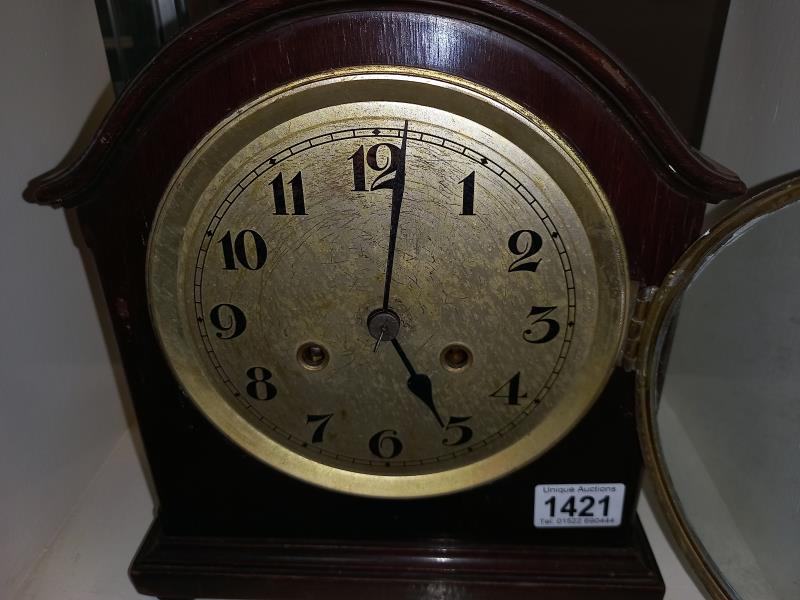 An early 20th century mantle clock in working order - Image 2 of 3