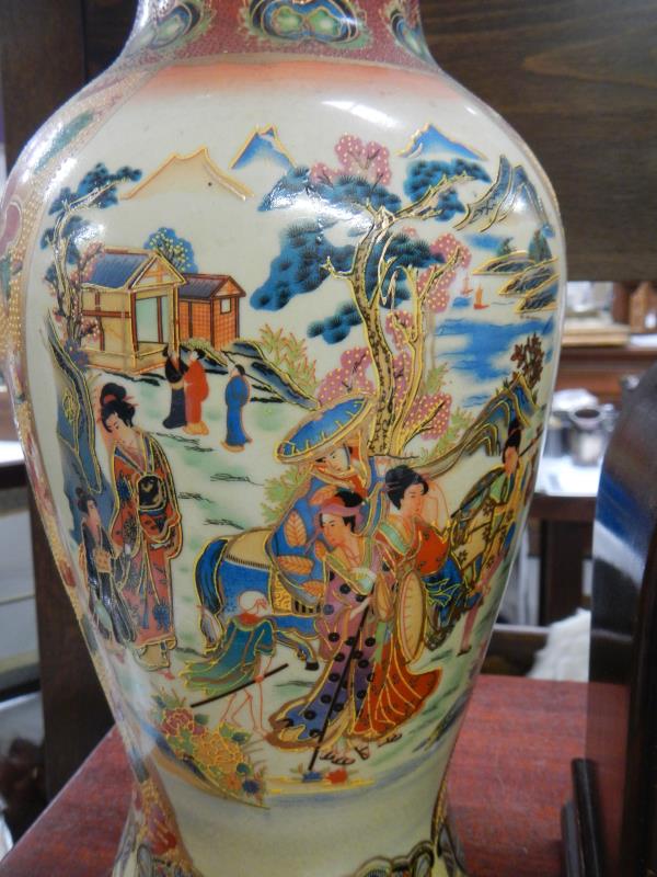 A mid 20th century china vase - Image 3 of 3