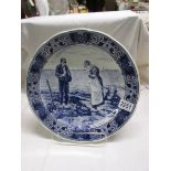 A Delft blue and white charger, 33 cm diameter.