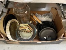 A box of mixed kitchenalia