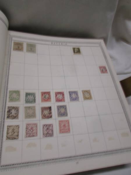 A very good Victorian stamp album of Victorian and early 20th century stamps including GB penny - Bild 5 aus 50