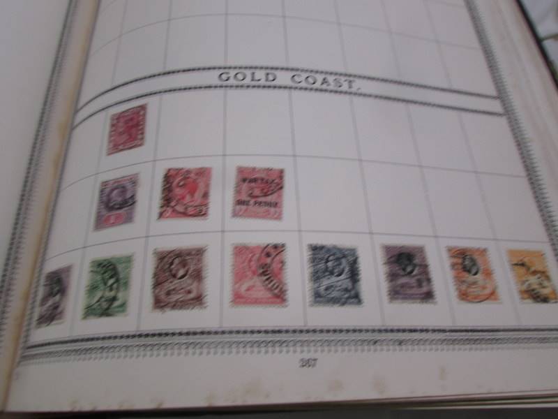 A very good Victorian stamp album of Victorian and early 20th century stamps including GB penny - Bild 35 aus 50