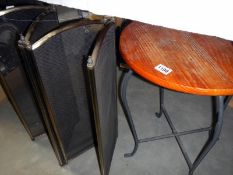 A round metal leg wooden top table & 4 fold fire screen. Collect Only.